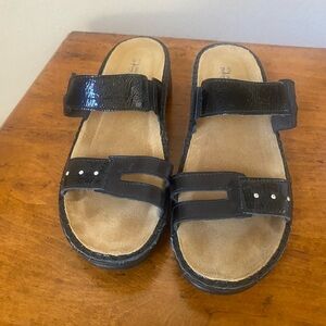 Black Leather Sandals with Stud Accents Noat slide